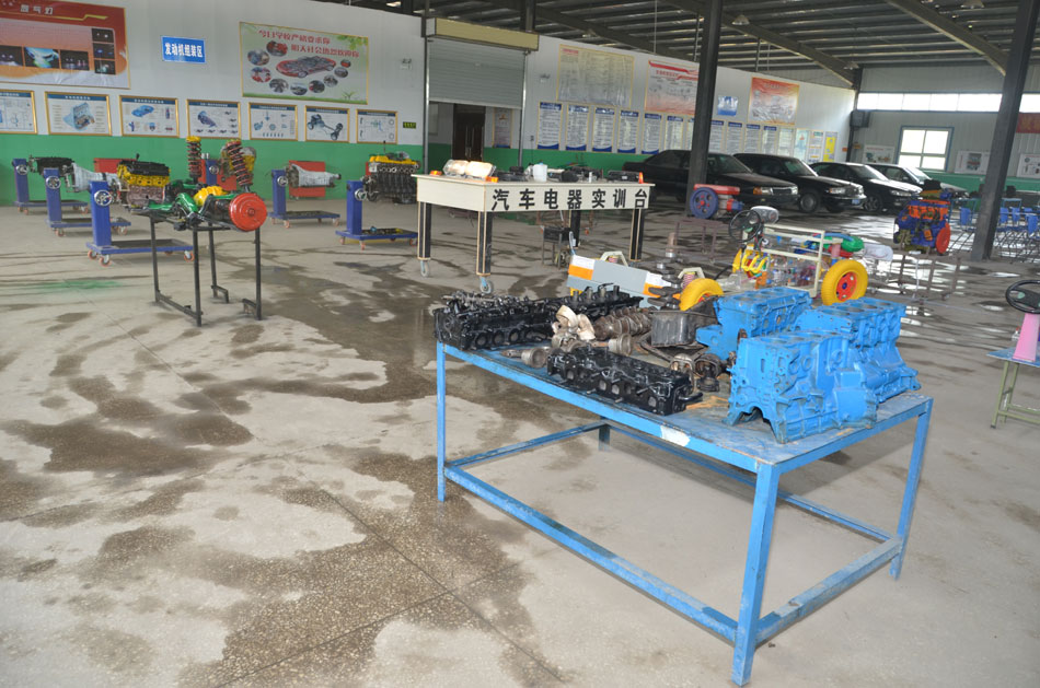 太阳成集团tyc122cc(中国)有限公司汽车应用与维修专业实训场地